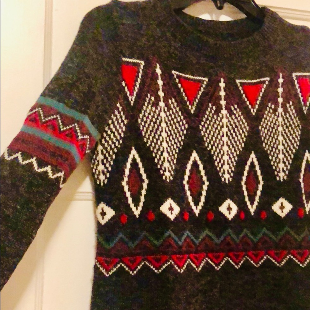 Geometric patterned crew neck sweater